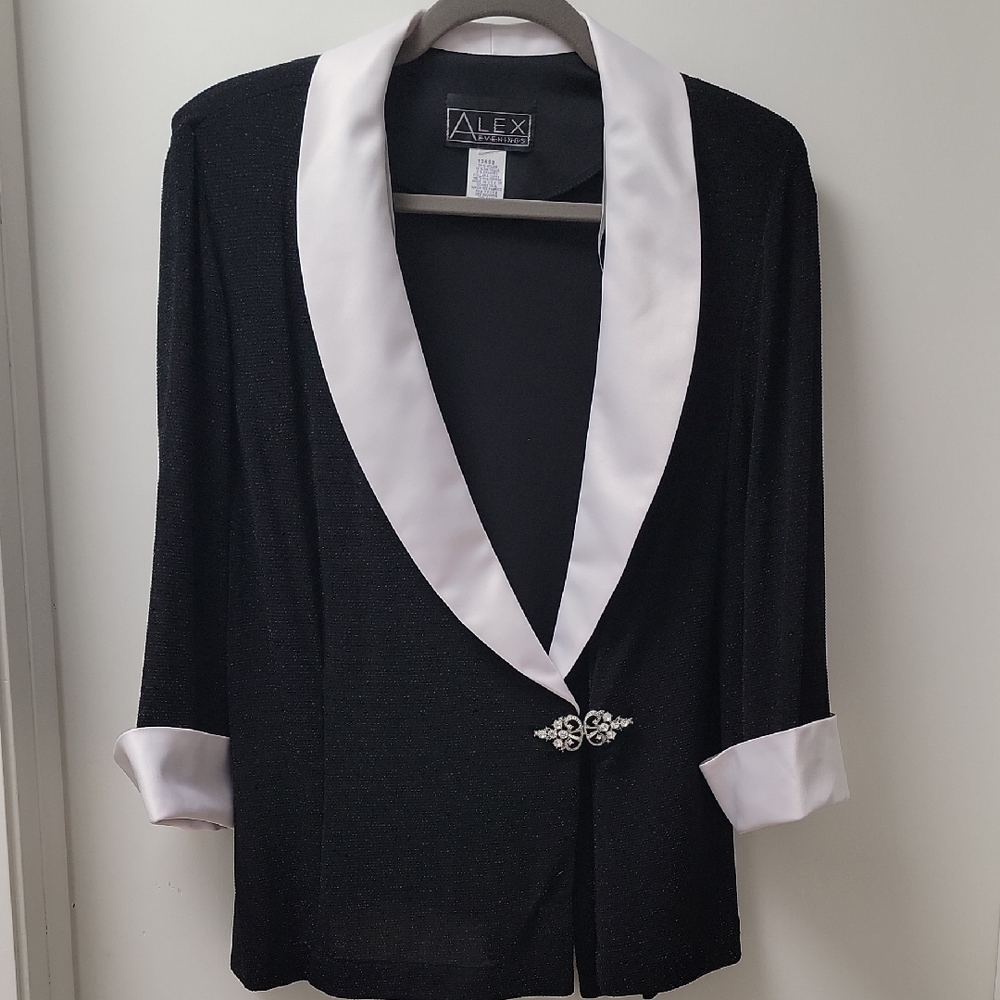 Alex Evenings Black Top with White Accents And Embellished Clasp